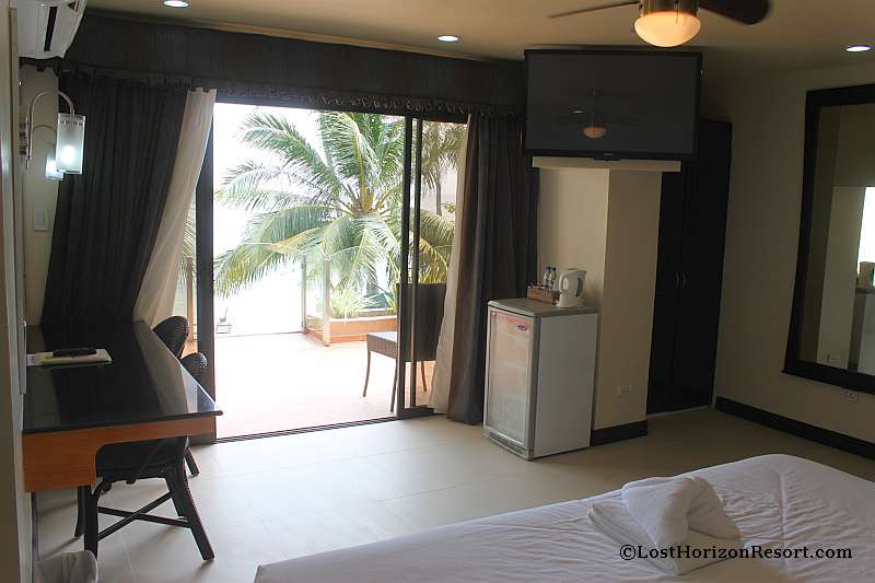 lost-horizon-beach-resort-suite-room-10